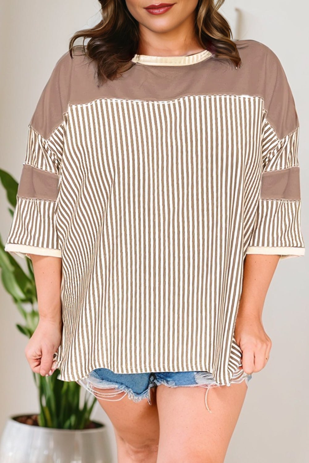 T-shirt grande taille à rayures kaki et manches courtes – Style décontracté, confort et courbes