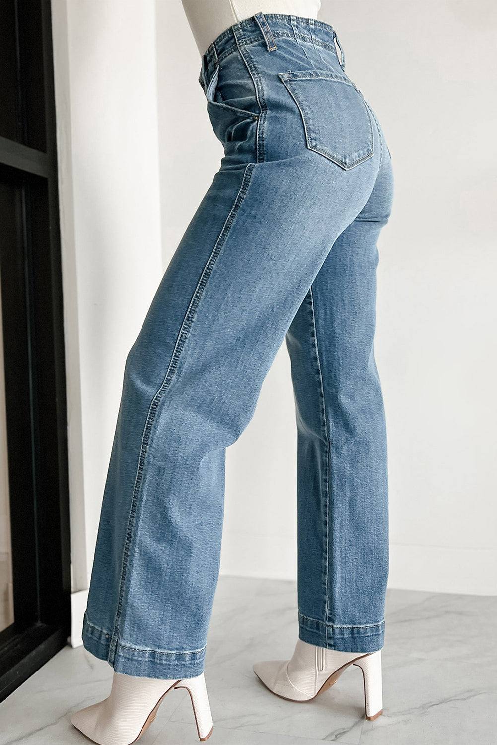 Medium wash loose leg jeans with Dusk Blue multi buttons design.