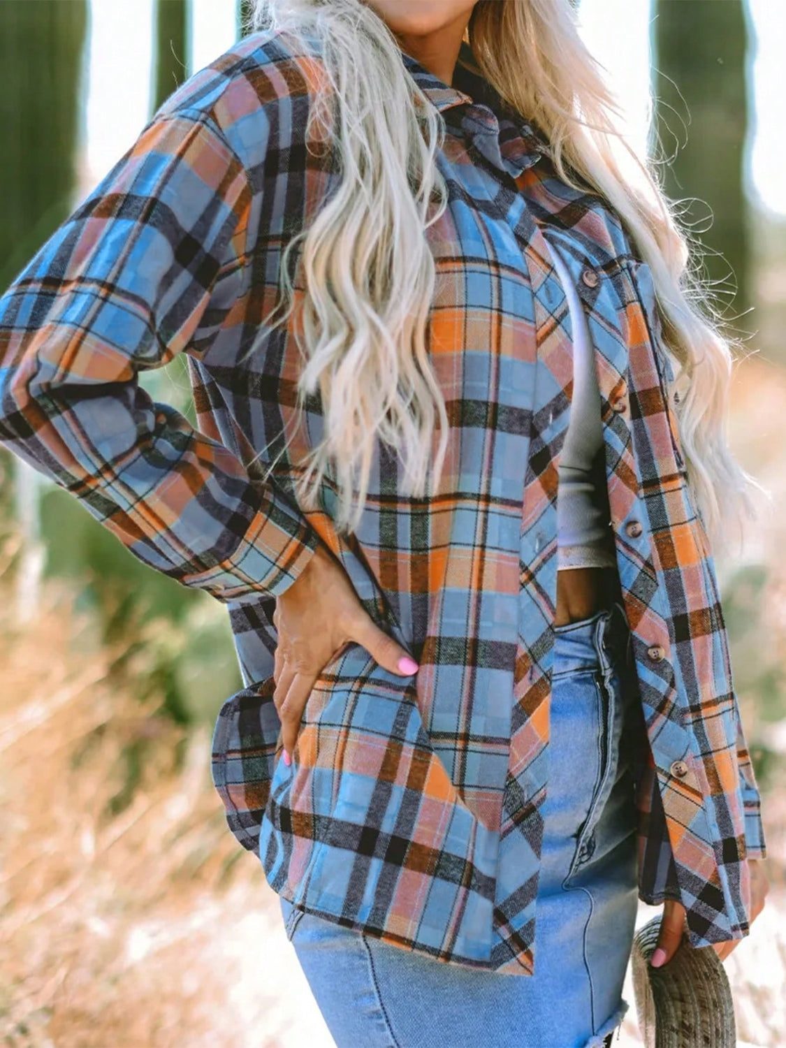 Plaid collared neck long sleeve shirt with pocket, slightly stretchy fabric.