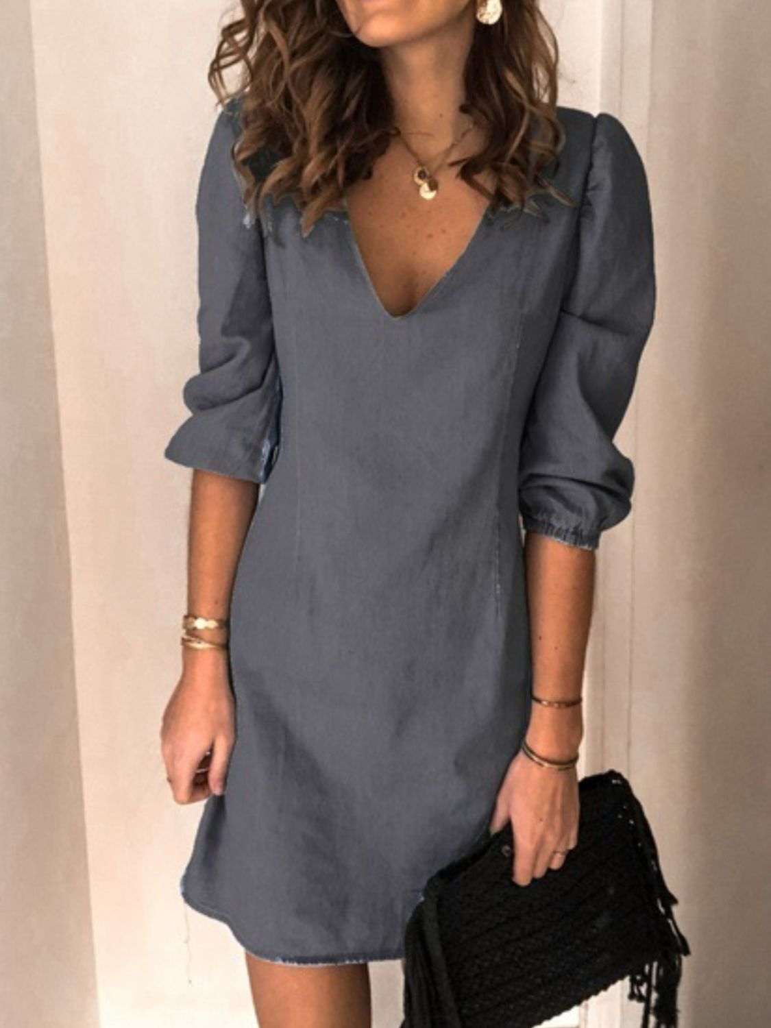 Full size V-neck half sleeve dress in blue, no stretch, made of rayon and polyester.