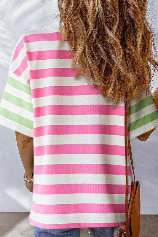 Casual chic contrast striped t-shirt with round neck and half sleeves.