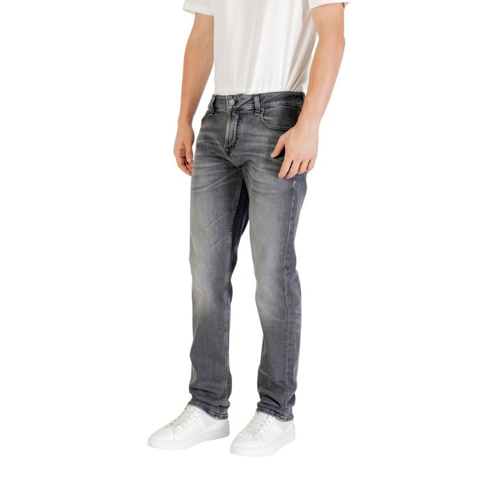 Guess Men Jeans – Grey Stretch Denim for Fall/Winter Style