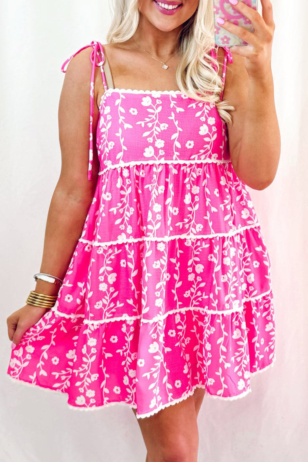 Mini-robe sans manches à imprimé floral rose et patchs Ric Rac | Mini-robe d'été séduisante