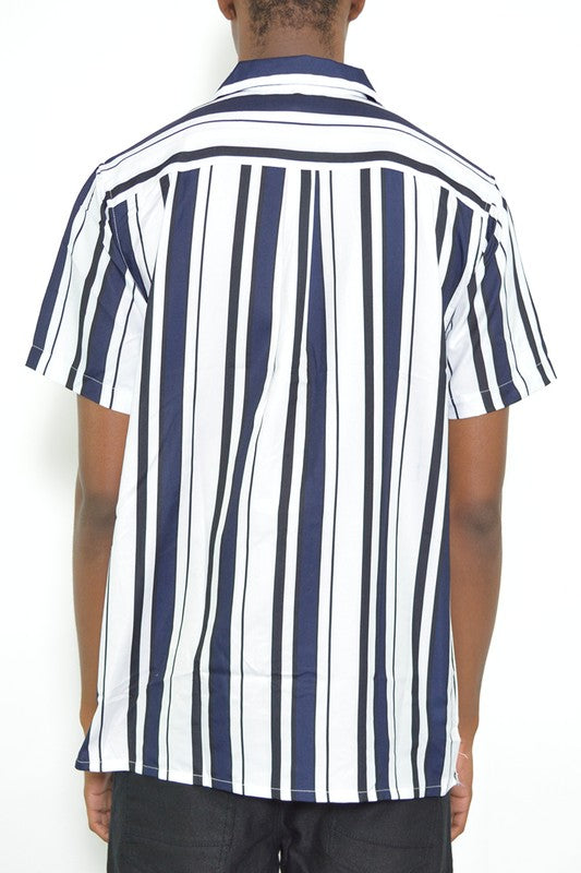 CHEMISE À MANCHES COURTES POUR HOMMES À RAYURES ET À BOUTONNAGE IMPRIMÉ