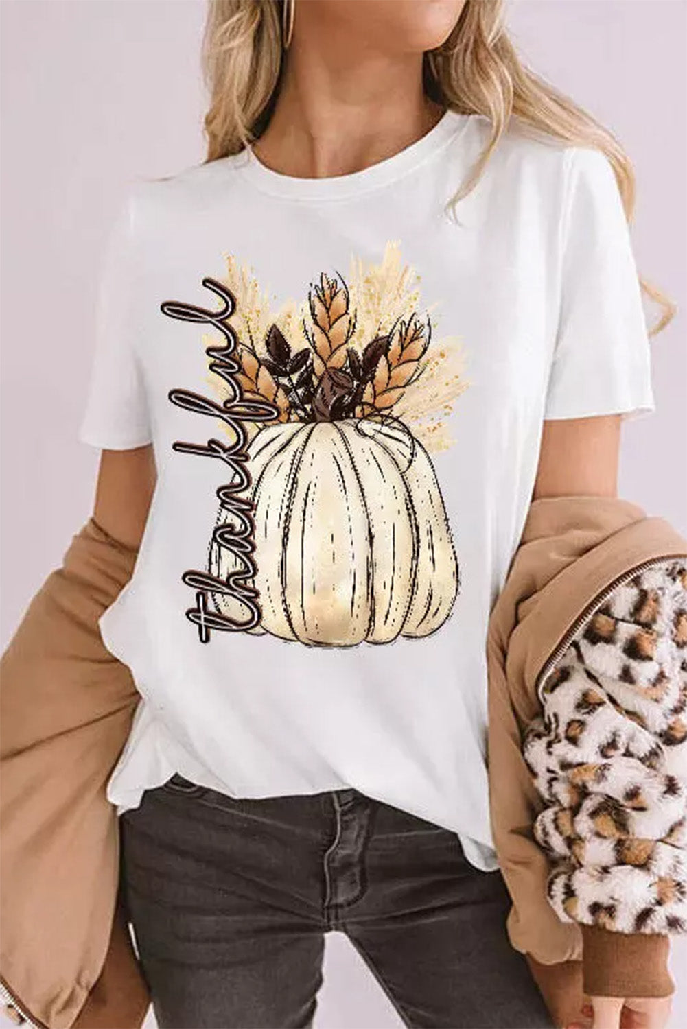 T-shirt graphique de Thanksgiving à motif de citrouille White Harvest