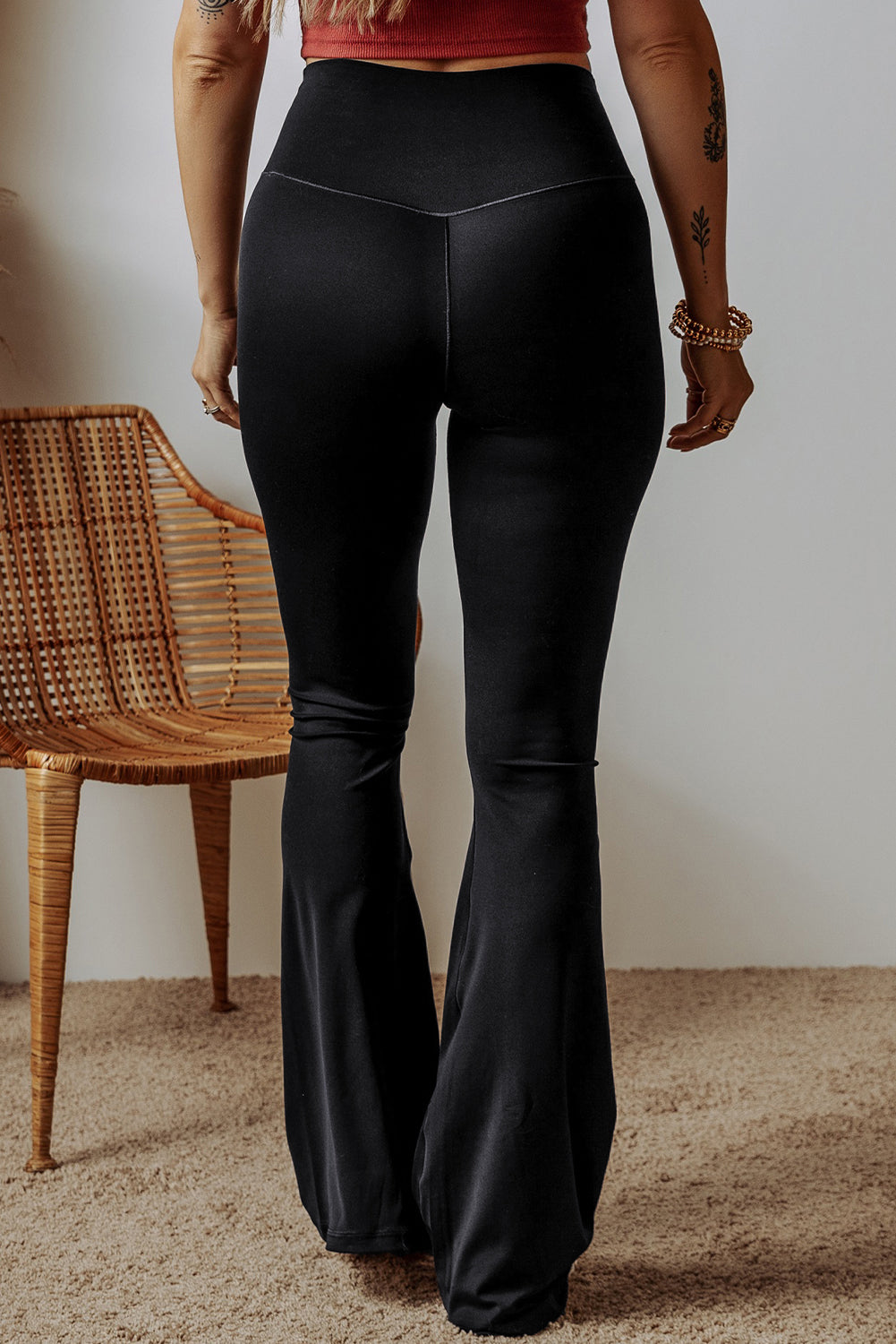 Legging évasé taille haute en forme de V noir