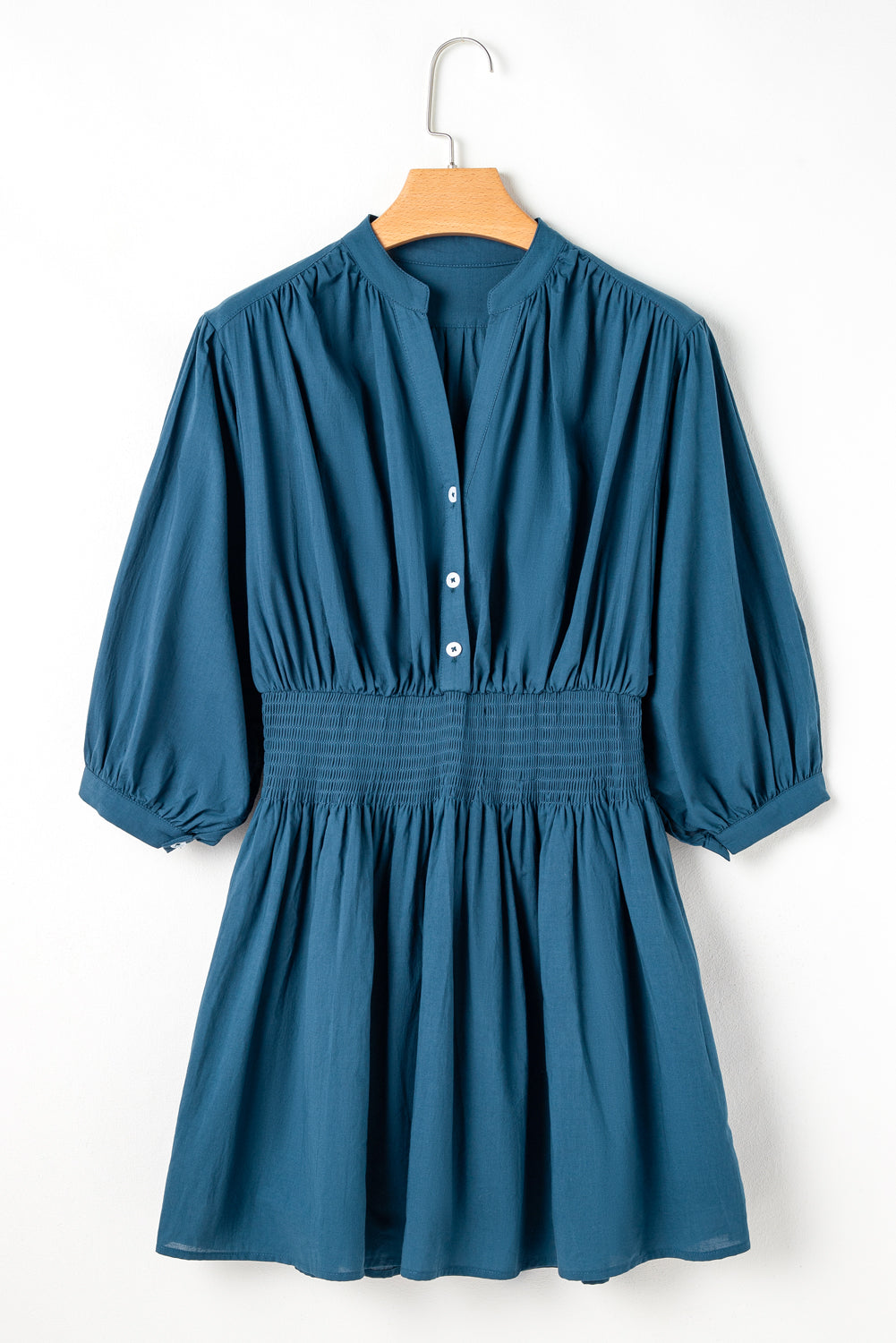 Robe courte boutonnée à taille haute et froncée à manches 3/4 bleu de Prusse