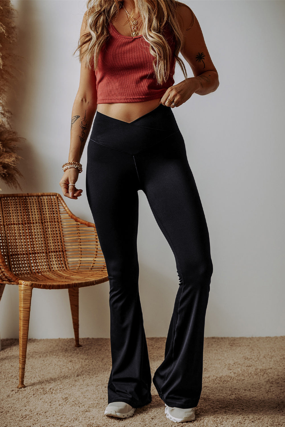 Legging évasé taille haute en forme de V noir