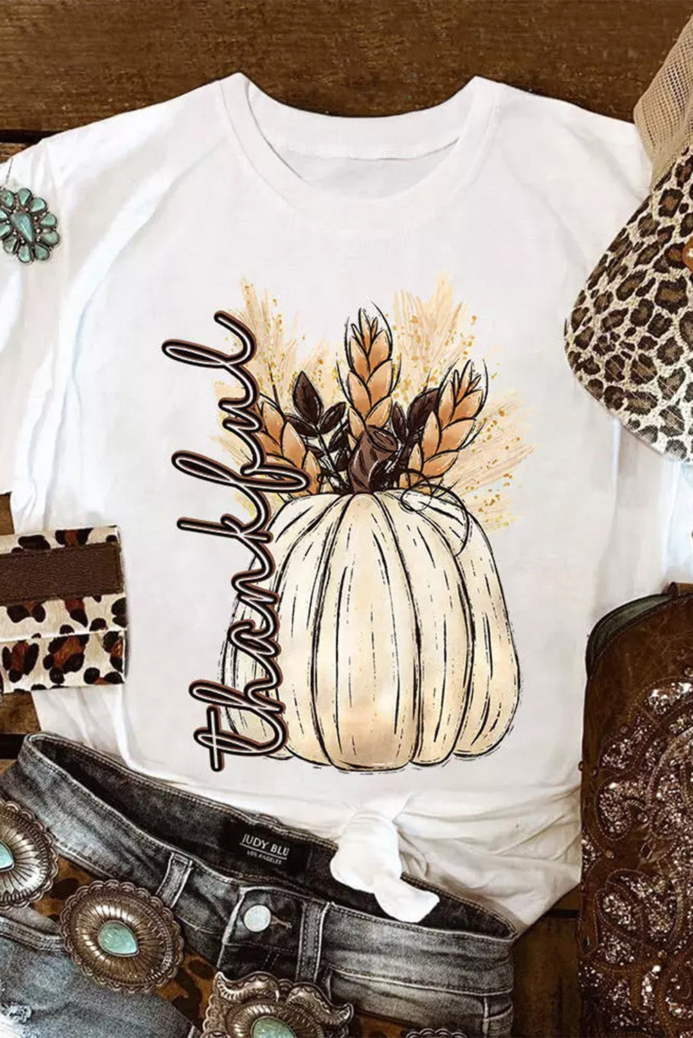 T-shirt graphique de Thanksgiving à motif de citrouille White Harvest